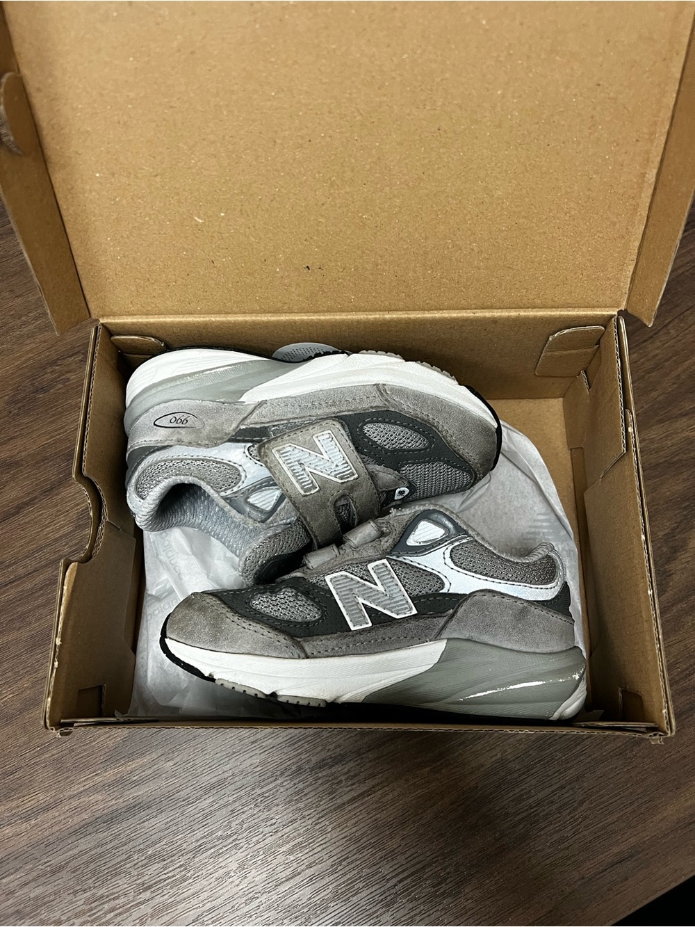 990v6 Hook and Loop, Toddler Size 7.5 Wide